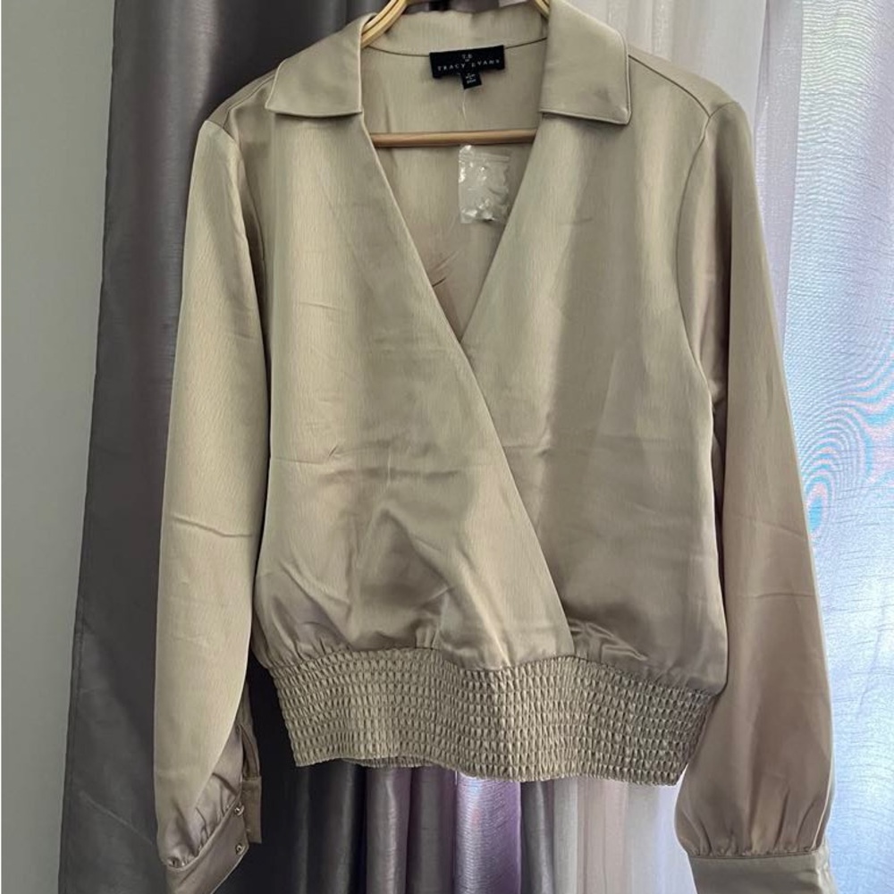 TRACY EVANCE blouse
M size 
New, never worn 
Beige color